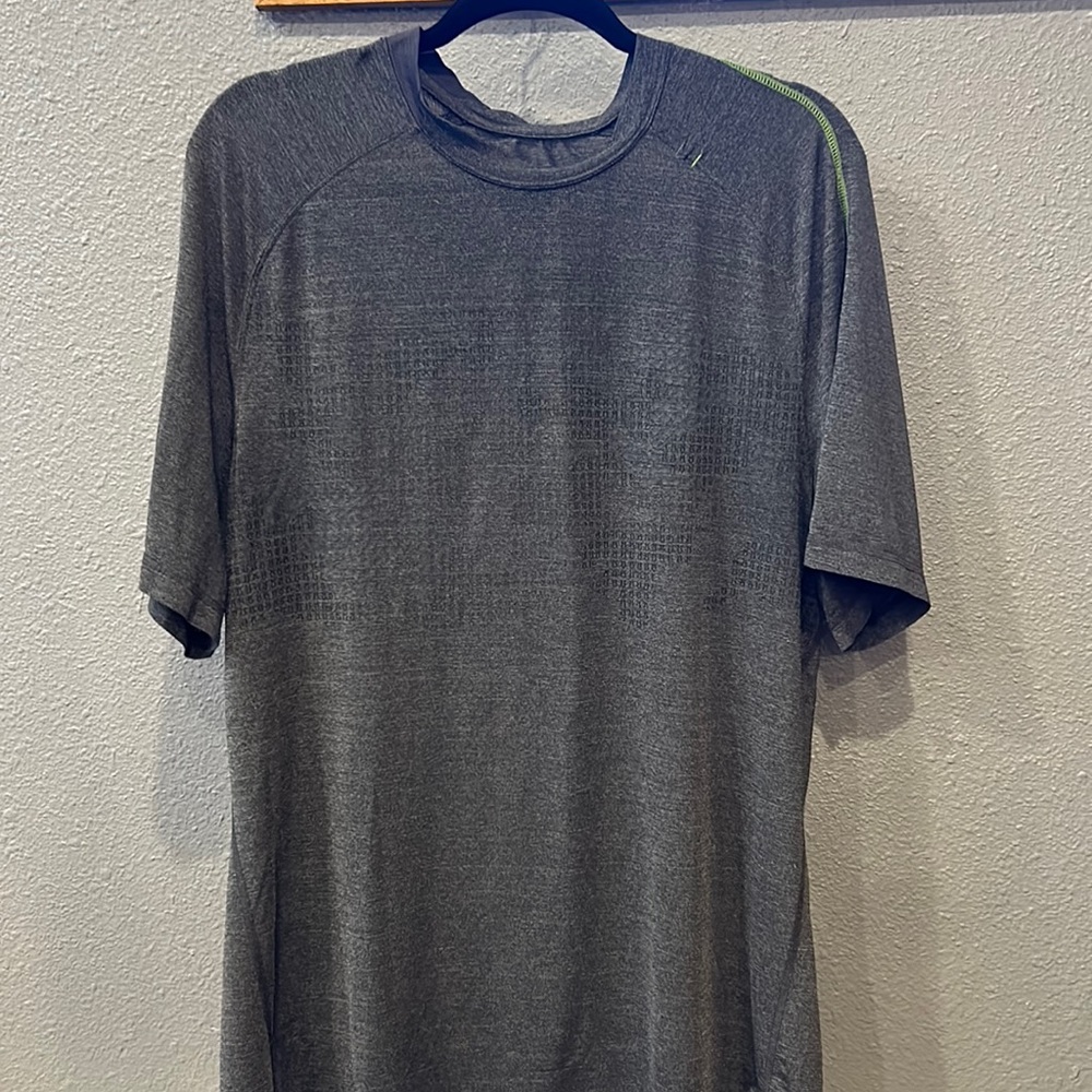 Lululemon Men’s Shirt Size XL